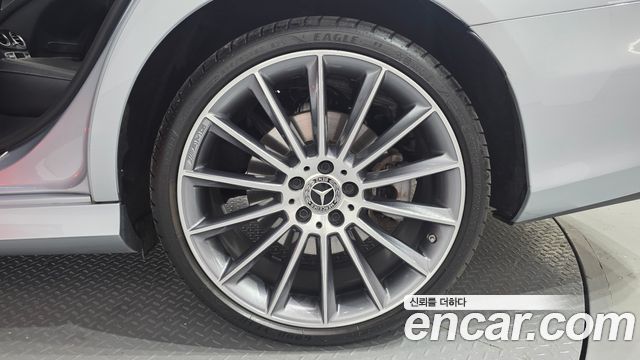 Mercedes-Benz E-Class 2022 — photo 7
