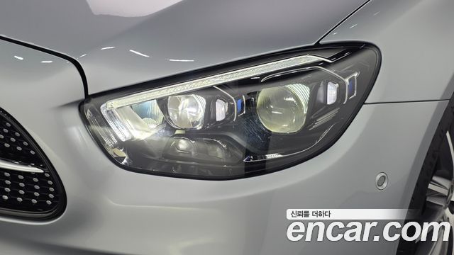 Mercedes-Benz E-Class 2022 — photo 8