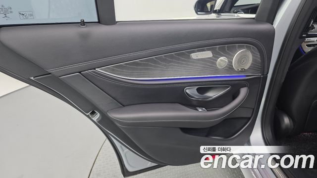 Mercedes-Benz E-Class 2022 — photo 15