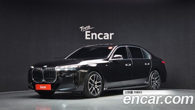 BMW 7-Series 2023 — photo 1