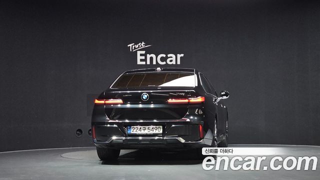 BMW 7-Series 2023 — photo 4