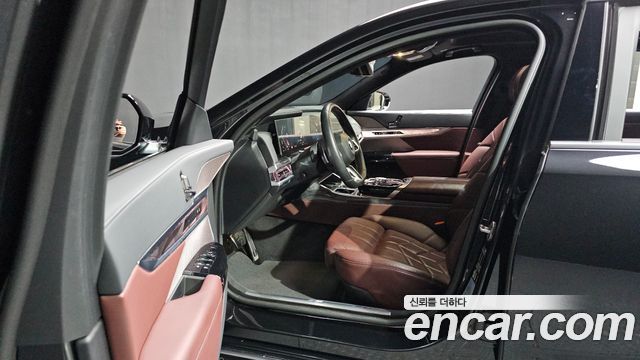 BMW 7-Series 2023 — photo 10