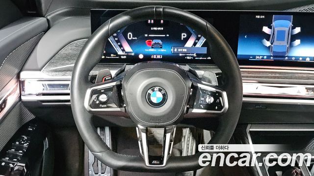 BMW 7-Series 2023 — photo 11