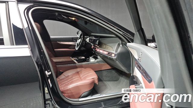BMW 7-Series 2023 — photo 18