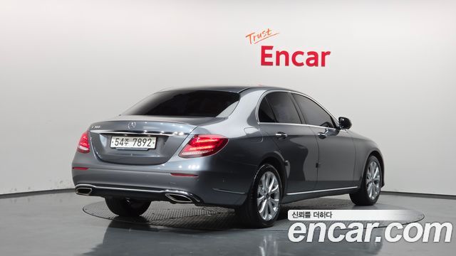 Mercedes-Benz E-Class 2018 — photo 2