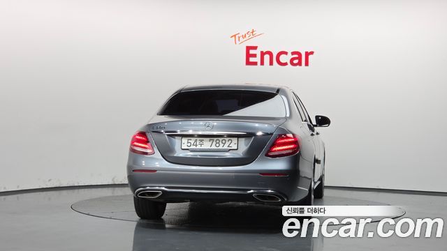 Mercedes-Benz E-Class 2018 — photo 4