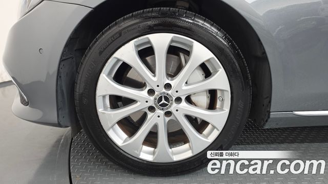 Mercedes-Benz E-Class 2018 — photo 5