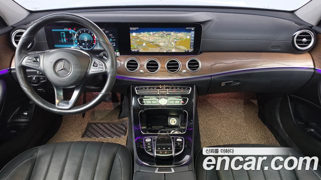 Mercedes-Benz E-Class 2018 — photo 10