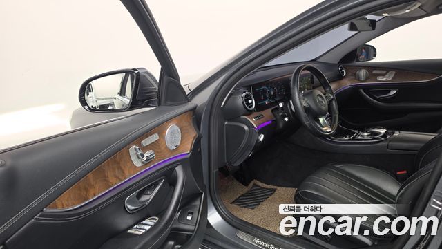Mercedes-Benz E-Class 2018 — photo 13