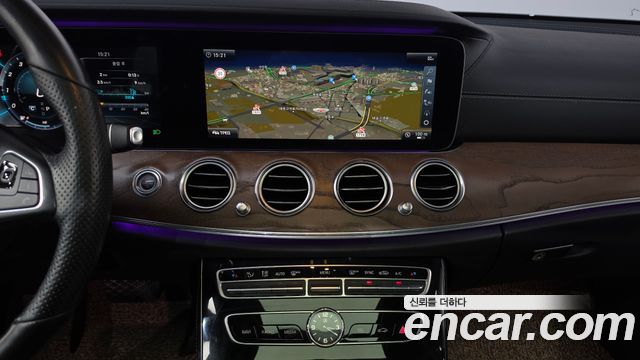 Mercedes-Benz E-Class 2018 — photo 18