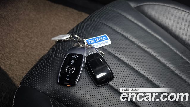 Mercedes-Benz E-Class 2018 — photo 21