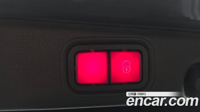 Mercedes-Benz E-Class 2018 — photo 22