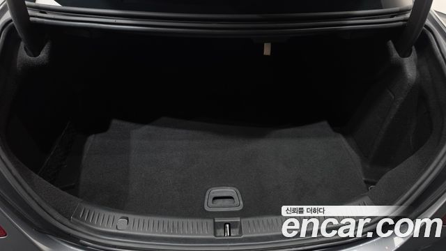 Mercedes-Benz E-Class 2018 — photo 23