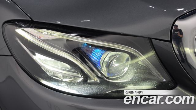Mercedes-Benz E-Class 2018 — photo 8