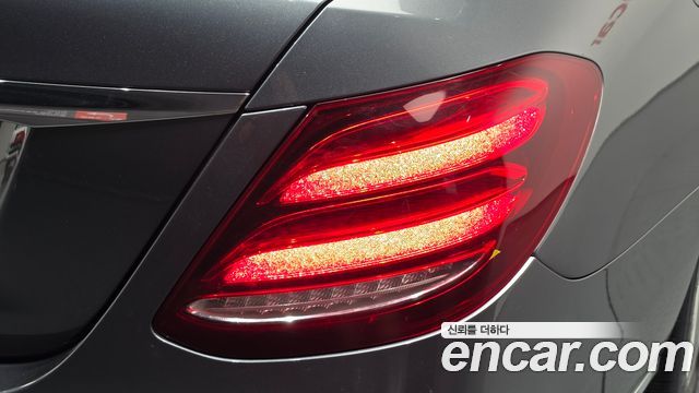 Mercedes-Benz E-Class 2018 — photo 9