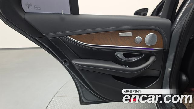 Mercedes-Benz E-Class 2018 — photo 15