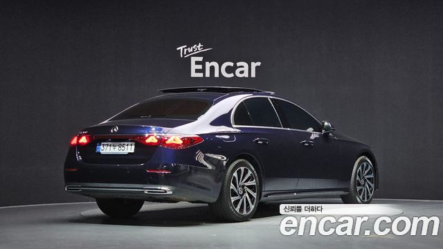 Mercedes-Benz E-Class 2024 — photo 2