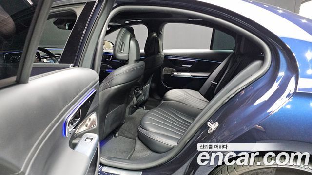 Mercedes-Benz E-Class 2024 — photo 17