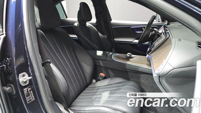 Mercedes-Benz E-Class 2024 — photo 23
