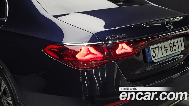 Mercedes-Benz E-Class 2024 — photo 9