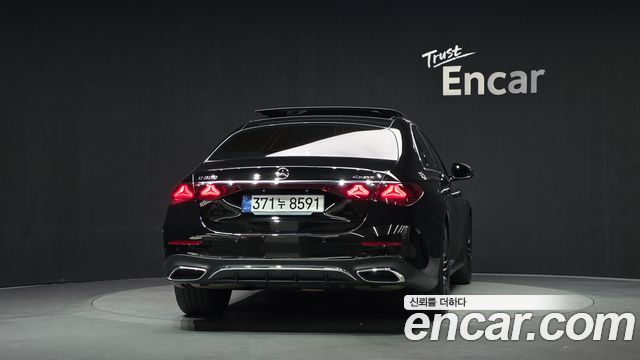 Mercedes-Benz E-Class 2024 — photo 4