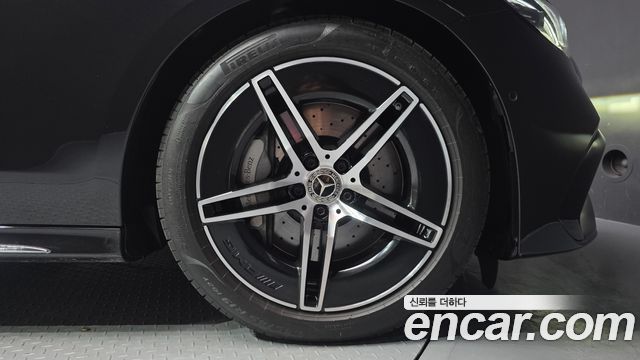 Mercedes-Benz E-Class 2024 — photo 7