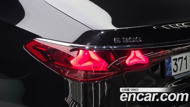Mercedes-Benz E-Class 2024 — photo 9