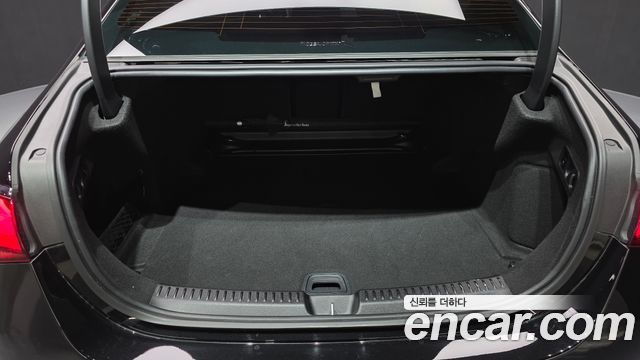 Mercedes-Benz E-Class 2024 — photo 27