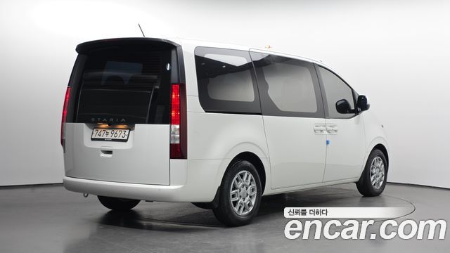 Hyundai Staria 2022 — photo 2