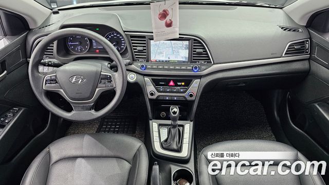 Hyundai AVANTE 2017 — photo 10