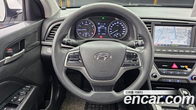 Hyundai AVANTE 2017 — photo 19