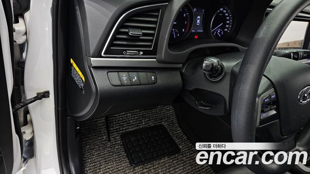 Hyundai AVANTE 2017 — photo 23