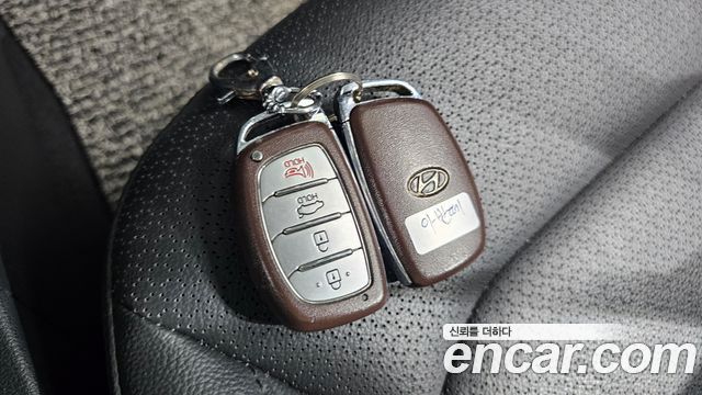 Hyundai AVANTE 2017 — photo 25
