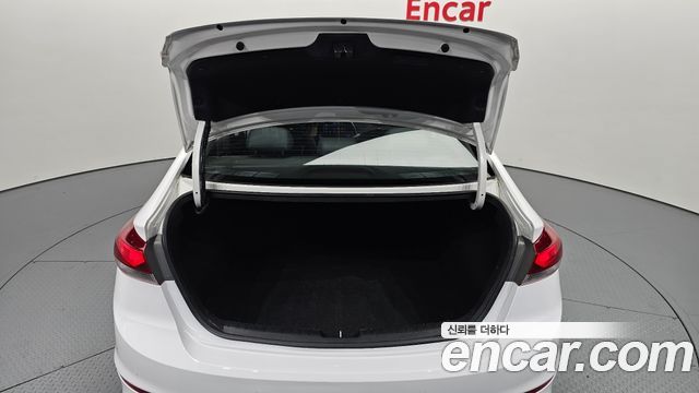 Hyundai AVANTE 2017 — photo 26