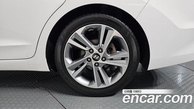 Hyundai AVANTE 2017 — photo 7