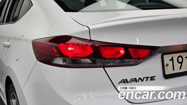 Hyundai AVANTE 2017 — photo 9