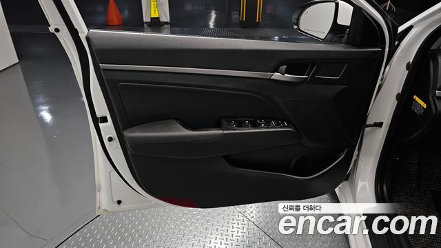 Hyundai AVANTE 2017 — photo 14