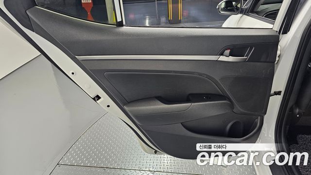 Hyundai AVANTE 2017 — photo 15