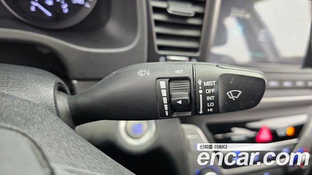 Hyundai AVANTE 2017 — photo 28