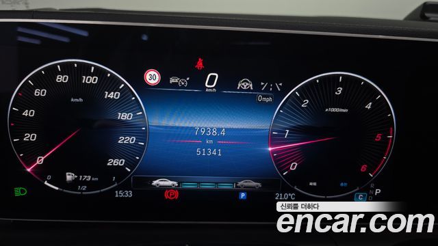 Mercedes-Benz GLE-Class 2023 — photo 11