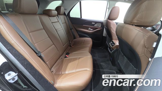 Mercedes-Benz GLE-Class 2023 — photo 17