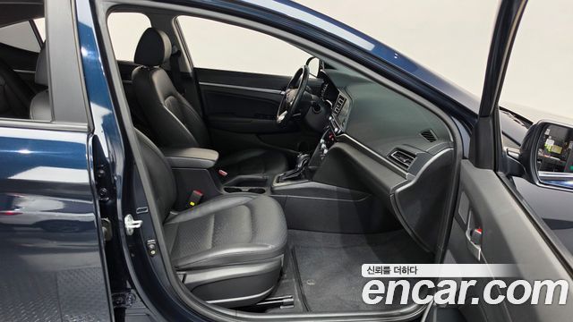 Hyundai AVANTE 2019 — photo 11