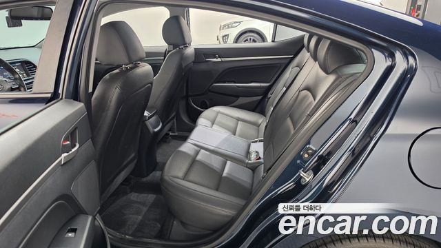 Hyundai AVANTE 2019 — photo 12