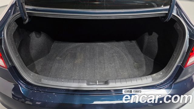 Hyundai AVANTE 2019 — photo 16