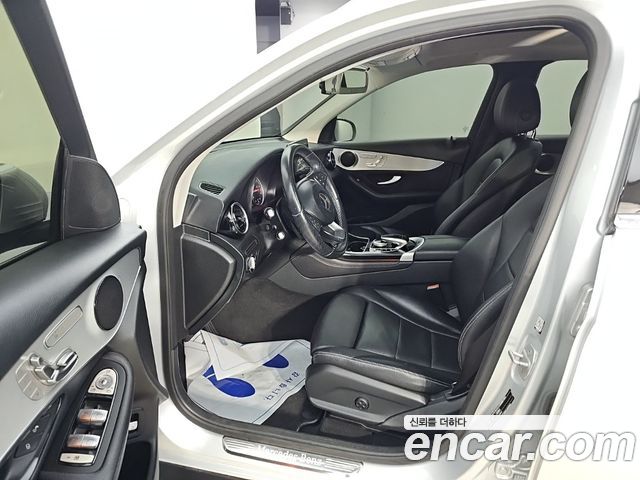 Mercedes-Benz GLC-Class 2016 — photo 11