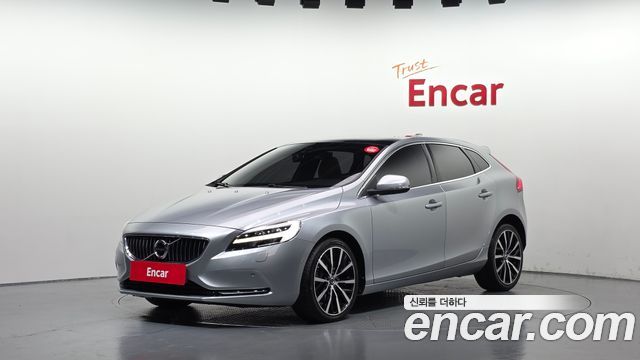 Volvo V40 2017 — photo 1