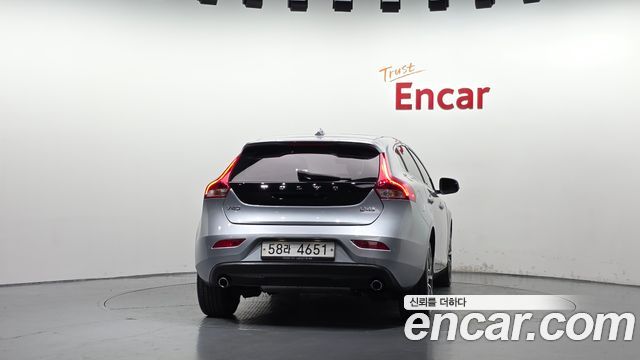 Volvo V40 2017 — photo 4