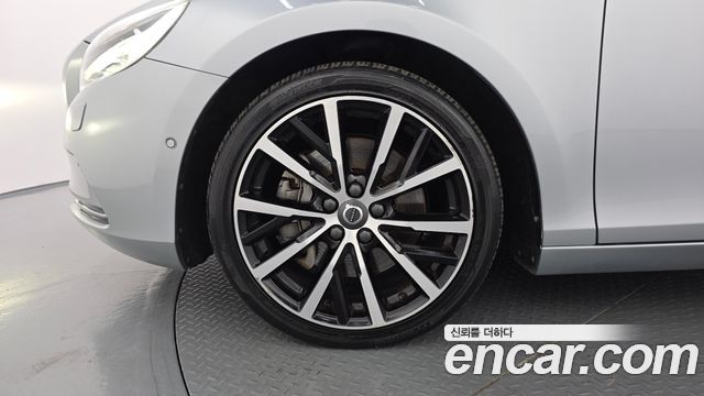 Volvo V40 2017 — photo 5
