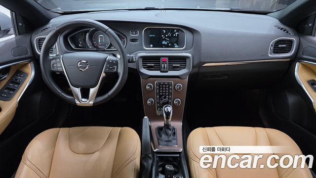 Volvo V40 2017 — photo 7