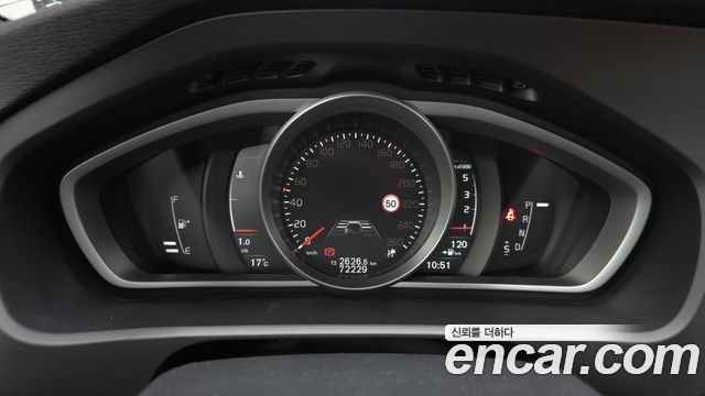 Volvo V40 2017 — photo 8